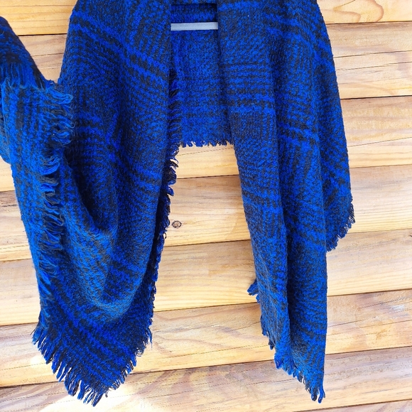 Fringed Shaw Scarf - Picture 8 of 12